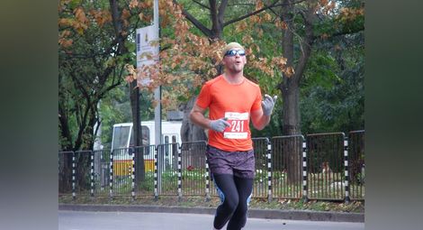 Даниел минава през Русе на 47-ия ден от маратона си с кауза