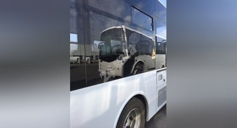 Разследващи: Не с пушка, а с прашка са обстрелвани двата автобуса в Пловдив