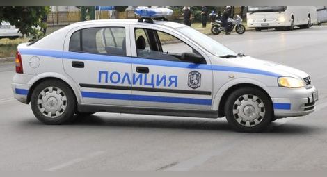 Полицаи изведоха барикадирал се в дома си 61-годишен жител на с. Кадиево