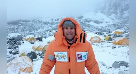 Атанас Скатов изкачи Еверест шест дни след Лхотце