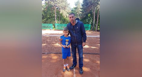 Двама русенски шампиони на тенис турнир за деца