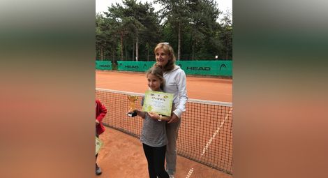 Двама русенски шампиони на тенис турнир за деца