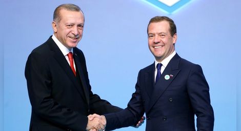 Медведев: Преговаряме с България за „Турски поток“