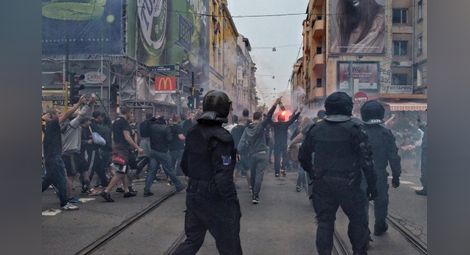 Феновете на "Ботев" Пловдив с шествие към "Васил Левски", блокираха София
