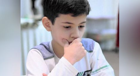 Млад шахматист има нужда от средства, за да представя България