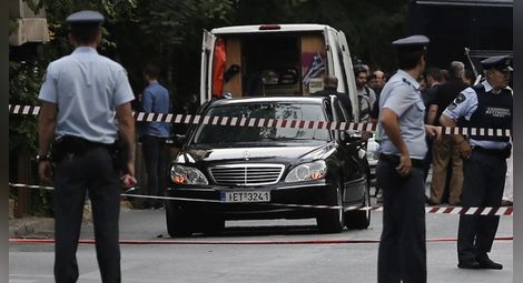 Бившият гръцки премиер пострада при взрив