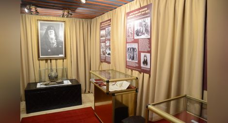 Изложба показва дневници и  лични вещи на митрополит Василий