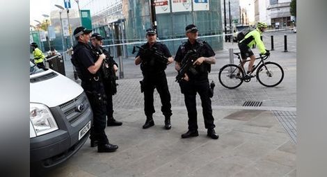 Полицията задържа 25-годишен мъж във връзка с атентата в Манчестър
