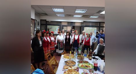 В българското училище в румънската столица самодейците пяха пред сънародници и дипломати.         Снимка: Личен архив