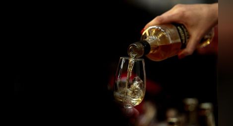 Токсиколог съветва: Не пийте друг домашно приготвен алкохол, освен ракия