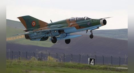 Румънски МиГ-21 се разби при учение с българските ВВС