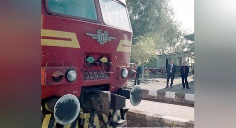 Влак блъсна кола край Казичене, шофьорката загина