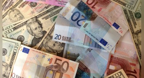 Българите в чужбина пращат все по-малко пари у нас