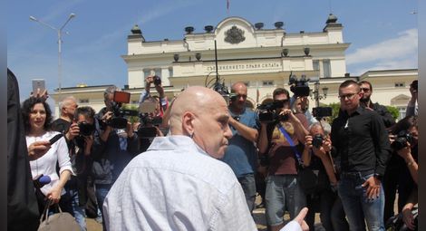 Слави Трифонов: Депутатите извършиха държавен преврат. От днес ние не живеем в демократична държава