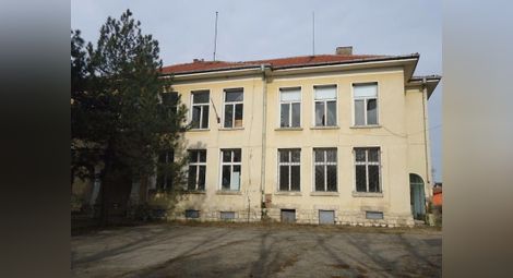 „Автомагистрали Черно море“ обещава да върне продаденото училище на Бъзън