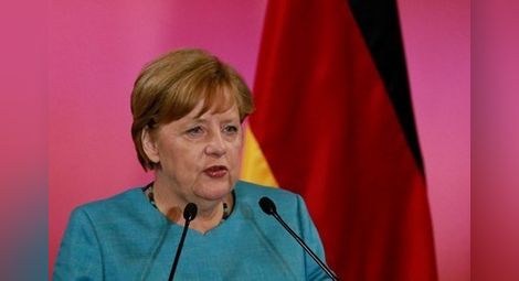 Меркел ще обмисли предложенията на Макрон за реформи в еврозоната