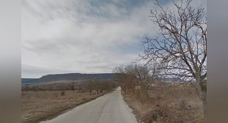 Откриха мъртво семейство в атомобил край Варна, подозират задушаване