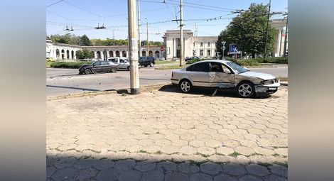 Три коли се удариха на кръстовището пред Централна гара в Русе