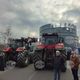 Френски земеделци блокираха с трактори Европейския парламент в Страсбург; крайнодесният лидер Бардела отиде при тях