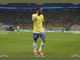 Неймар се присъединява към съотборниците си, за да гледа на живо мача на Бразилия на Световното първенство