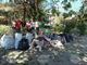 Доброволци към казанлъшко сдружение участваха в почистването на Чирпанлиевата къща в Шипка след силната буря