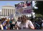 Стотици протестиращи се събраха във Вашингтон, за да осъдят решението на Върховния съд на САЩ за правото на аборт